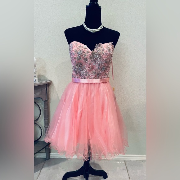 Formal Dress - Picture 2 of 10